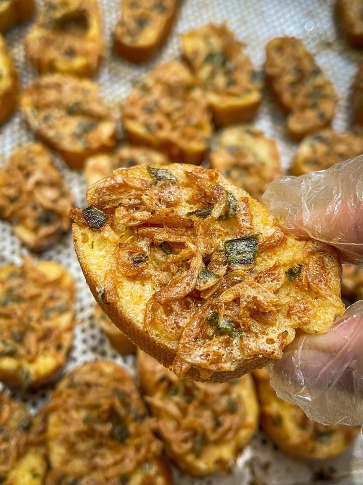 Bánh Mì Sấy Tép Hành -duoc-ban-tai-BoBap