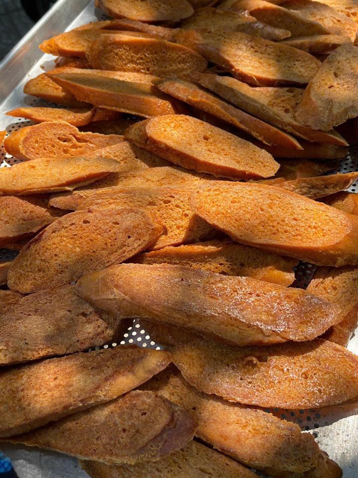 Bánh Mì Sấy Cốt Dừa-duoc-ban-tai-BoBap