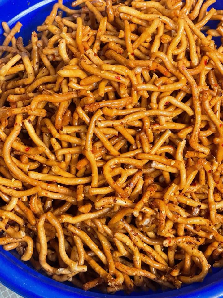 Bánh Thèo Lèo Mắm Ớt (265G)-duoc-ban-tai-BoBap