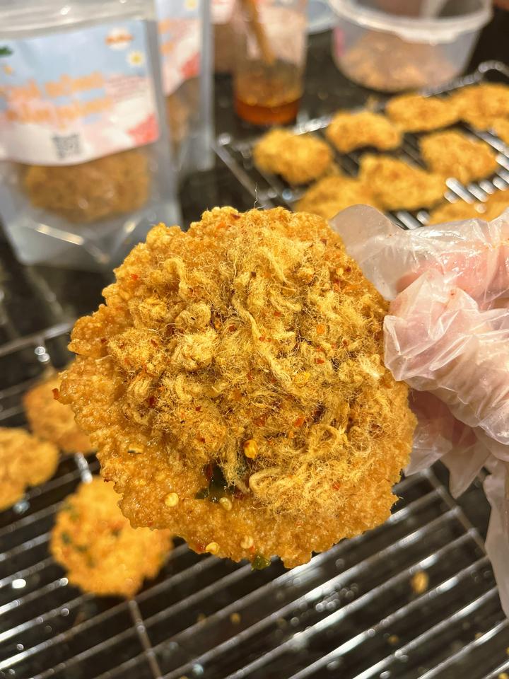 Cơm Cháy Chà Bông Heo-duoc-ban-tai-BoBap