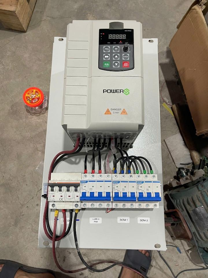 Biến tần 4kw 1 pha-duoc-ban-tai-ĐẠI NGÀN SOLAR & NUTS