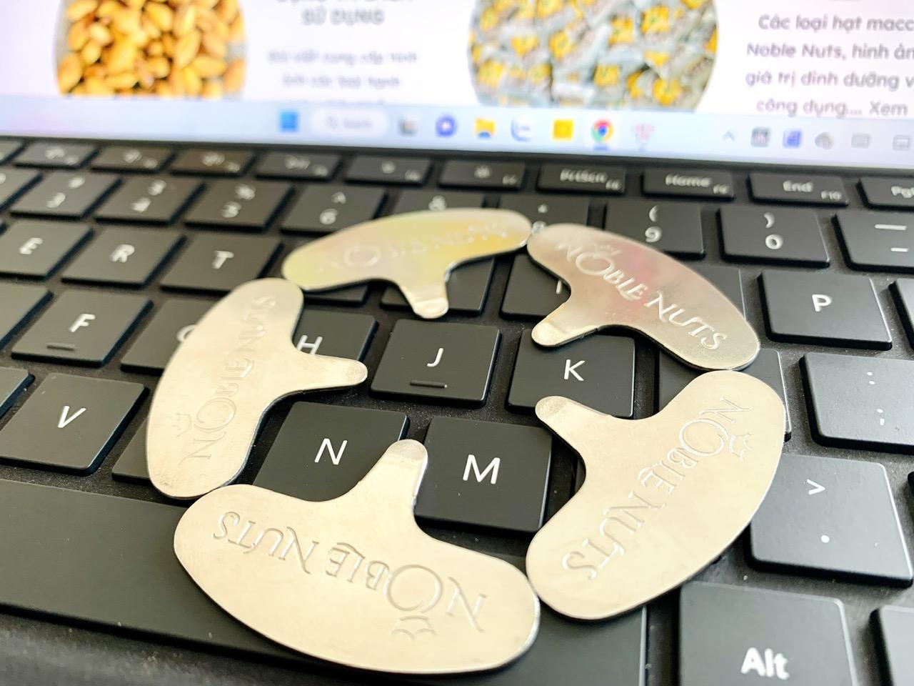 Dụng cụ tách hạt Noble Nuts-duoc-ban-tai-ĐẠI NGÀN SOLAR & NUTS