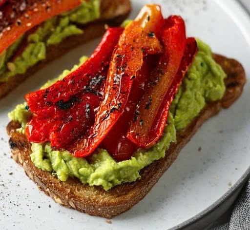Roasted Bell Pepper Avocado Toast-duoc-ban-tai-SPANDA VEGAN & CAFE