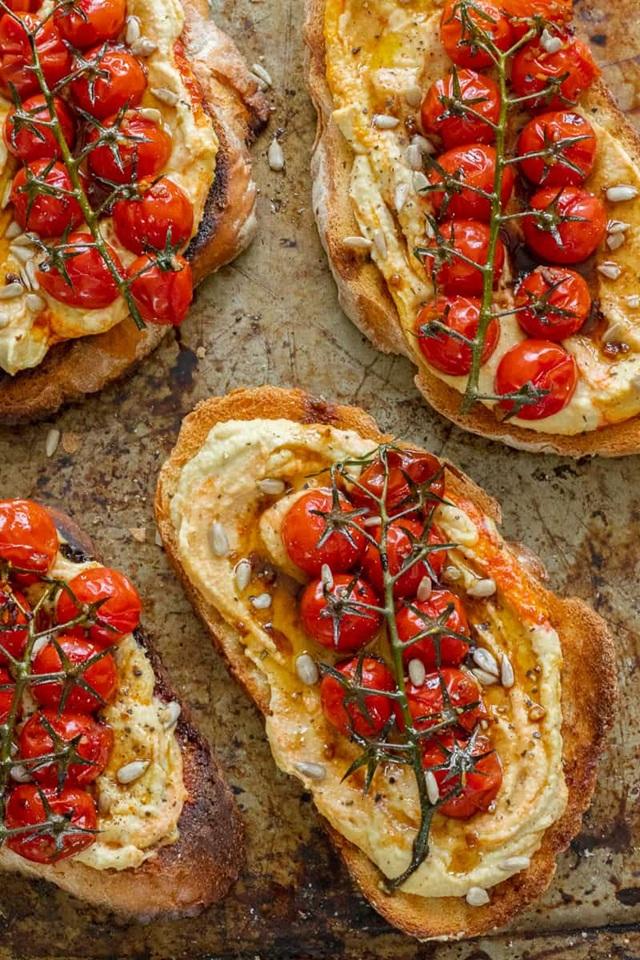 Tomato Confit Hummus Toast-duoc-ban-tai-SPANDA VEGAN & CAFE