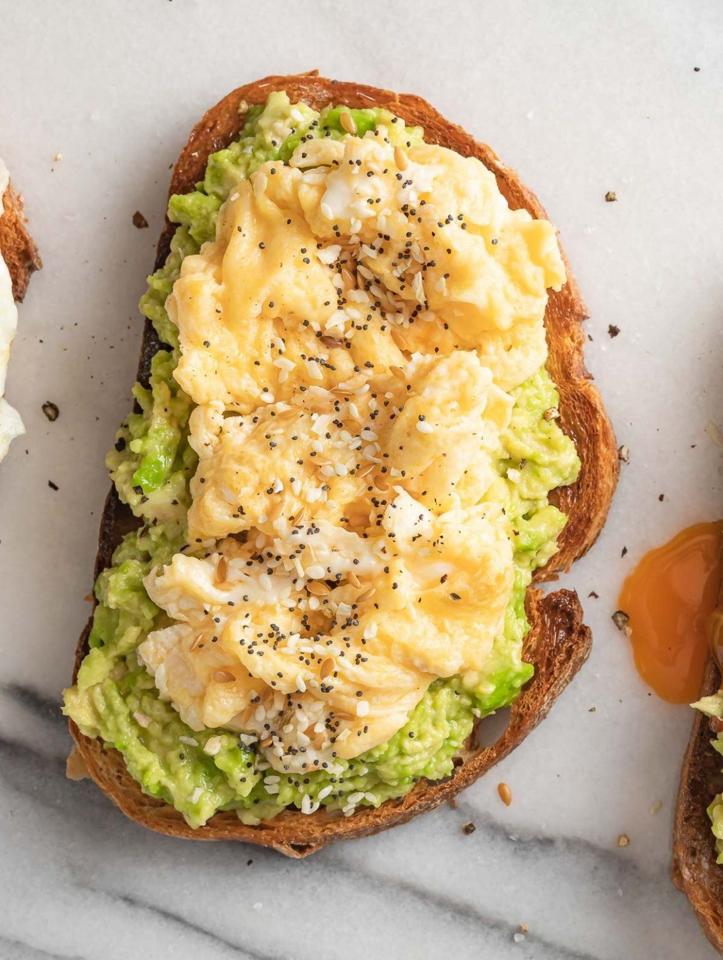 Avocado Toast with Eggs-duoc-ban-tai-SPANDA VEGAN & CAFE