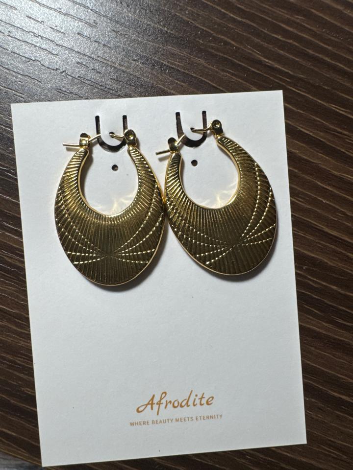 Bông tai oval hoạ tiết-duoc-ban-tai-Afrodite phụ kiện
