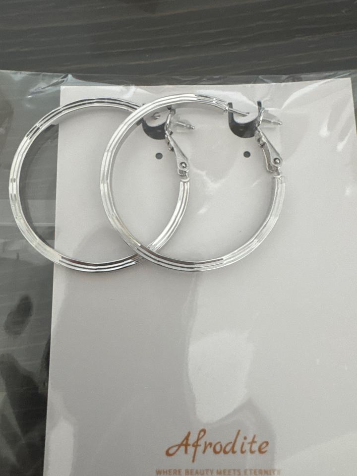 Khuyên hoop size trung -duoc-ban-tai-Afrodite phụ kiện