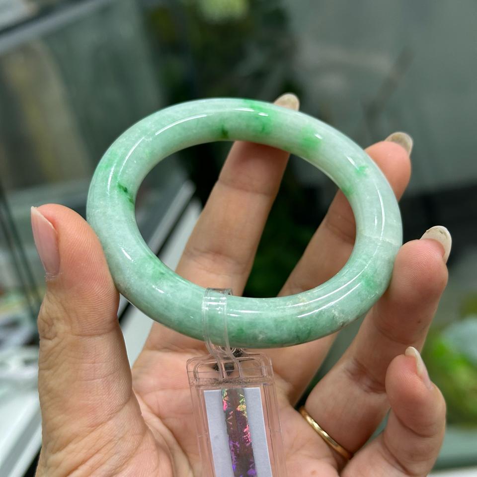 SP0146_Vòng bản đũa ú điểm xanh cay ni53-54-duoc-ban-tai-NGỌC THANH GIANG GEMS & JADES