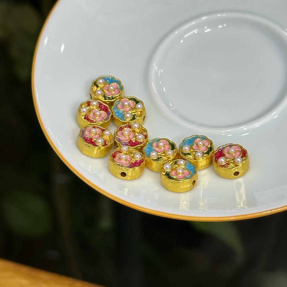 Charm - charm tròn hoạ tiết hoa sơn dầu tráng men hợp kim cao cấp mạ vàng-duoc-ban-tai-NGỌC THANH GIANG GEMS & JADES