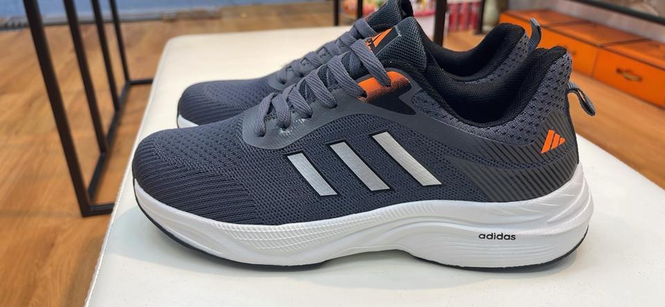 Giầy thể thao Adidas-duoc-ban-tai-HC NITO