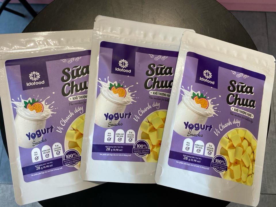 Sữa Chua Sấy (Đủ vị)-duoc-ban-tai-Lucia Bakery & Coffee