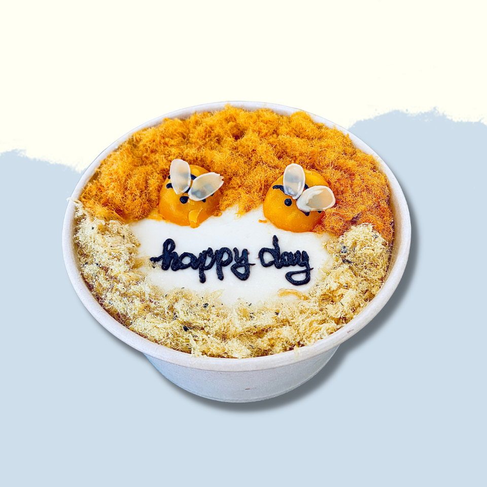 Bông lan Trứng muối Lucia-duoc-ban-tai-Lucia Bakery & Coffee