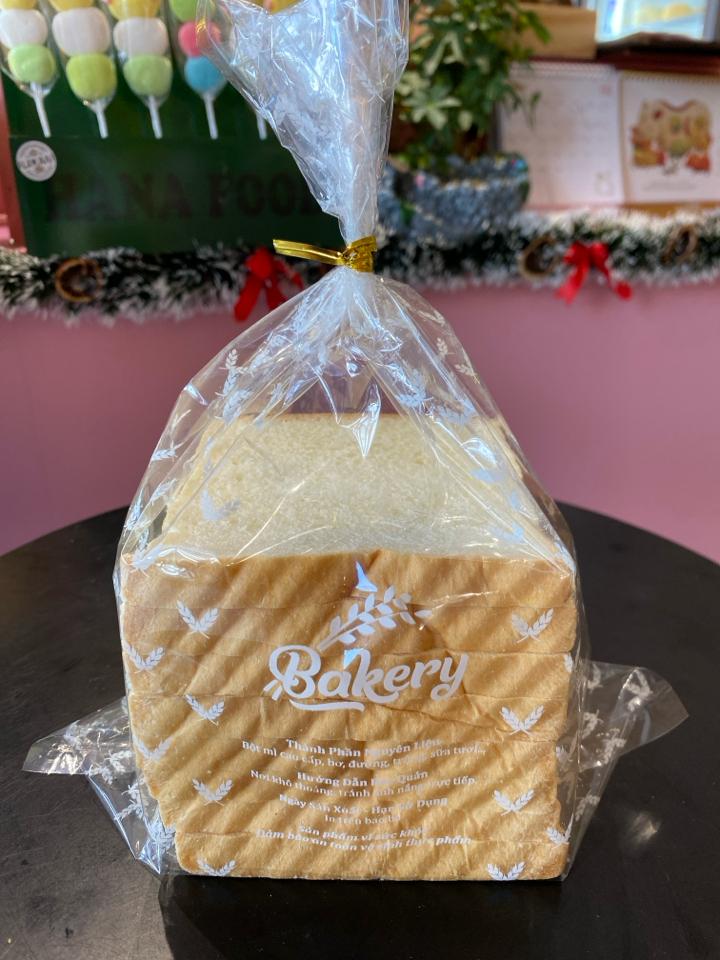 Bánh Mì Sandwich Bơ sữa Nhỏ-duoc-ban-tai-Lucia Bakery & Coffee