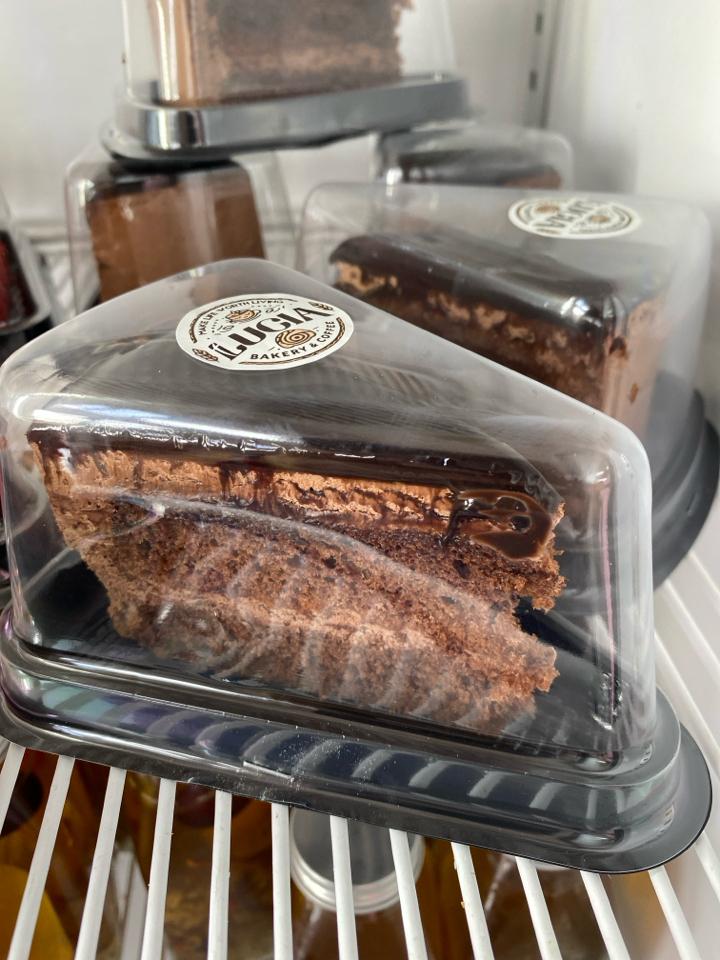 Mousse Socola (Miếng)-duoc-ban-tai-Lucia Bakery & Coffee