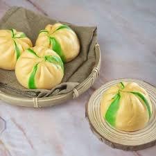 Bánh Bao Bí Đỏ-duoc-ban-tai-Lucia Bakery & Coffee