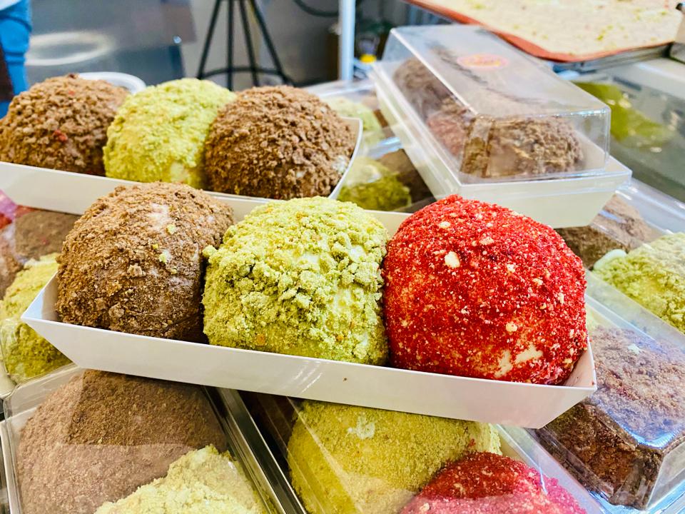 Bánh Mì Lụa - Custard-duoc-ban-tai-Lucia Bakery & Coffee