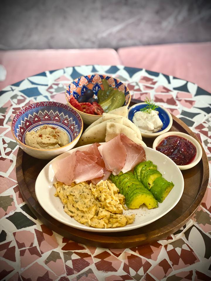 All-day Breakfast Platter - Khay Bữa Sáng Đầy Đủ-duoc-ban-tai-Green Monkey Saigon