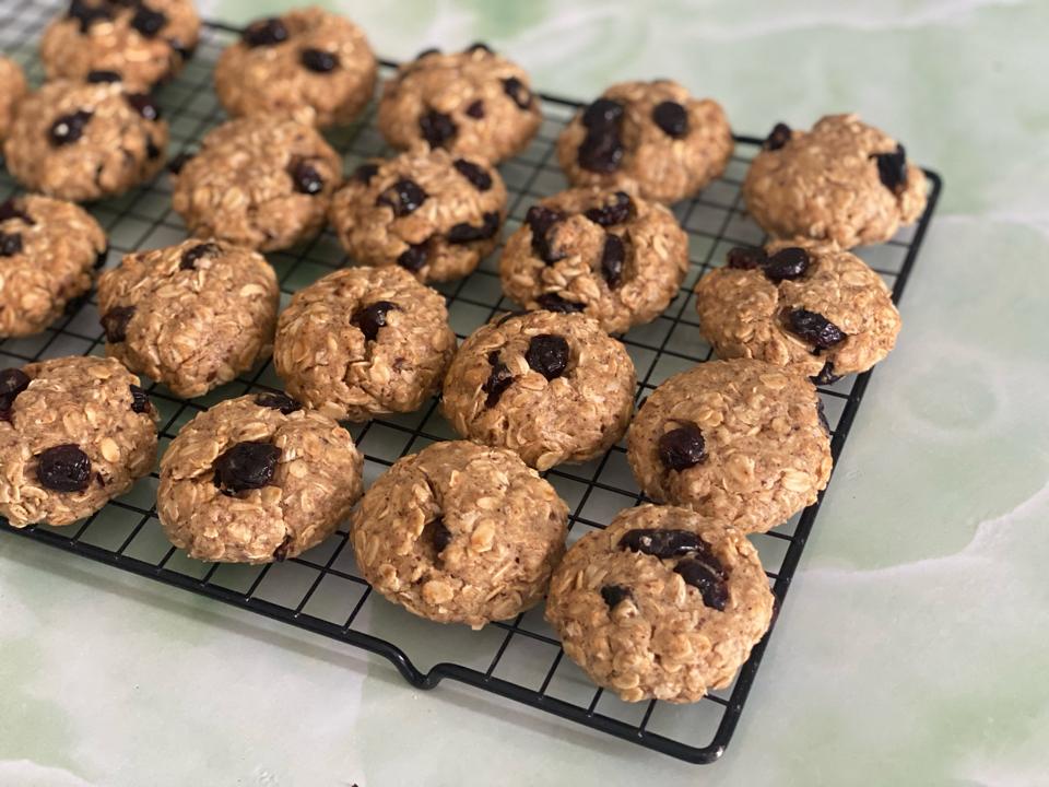 Vegan Oatmeal Cinnamon Cranberry Cookies - Bánh Quy Yến Mạch Quế Chay-duoc-ban-tai-Green Monkey Saigon