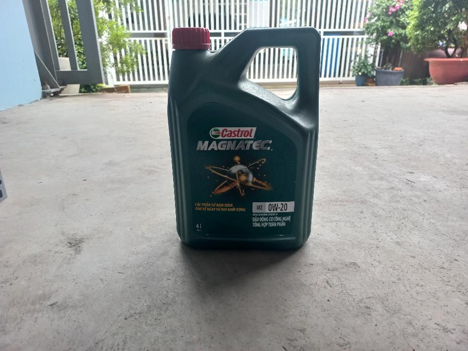 nhớt castrol 0w-20,cần 4L(100ml)-duoc-ban-tai-TRUNG PHÁT ÔTÔ