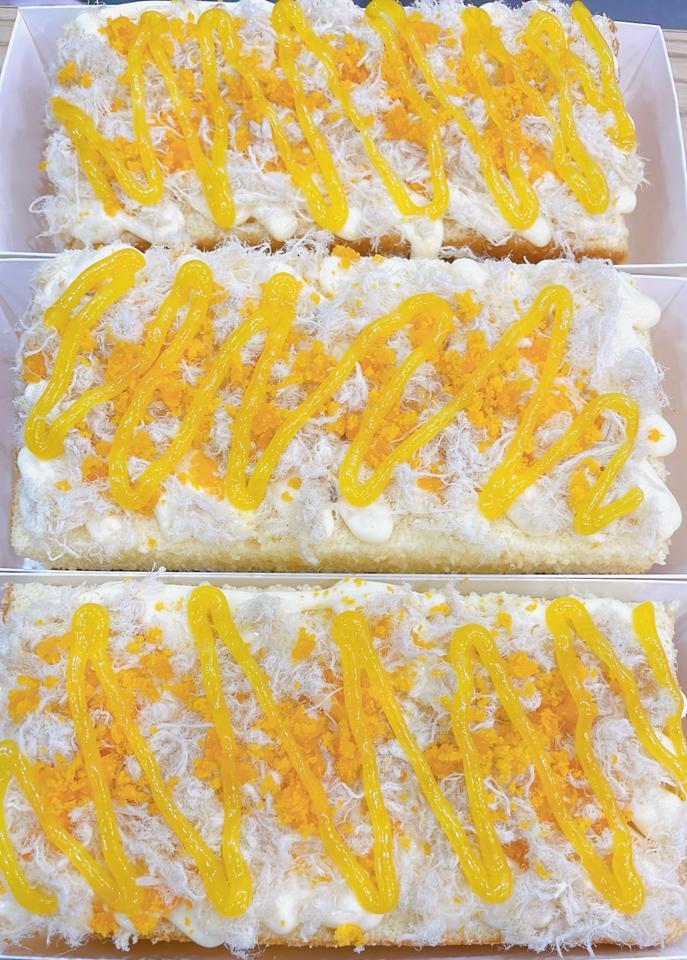 Bông Lan trứng muối -duoc-ban-tai-Tiệm Bánh Mai Hương