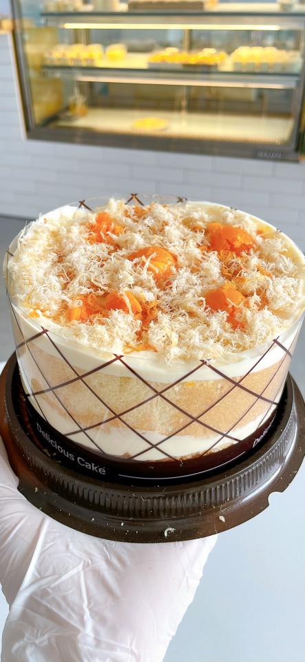 Bông lan trứng muối 14cm hộp thường-duoc-ban-tai-Tiệm Bánh Mai Hương