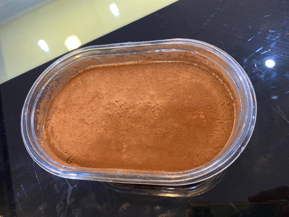 Tiramisu to cacao-duoc-ban-tai-Tiệm Bánh Mai Hương