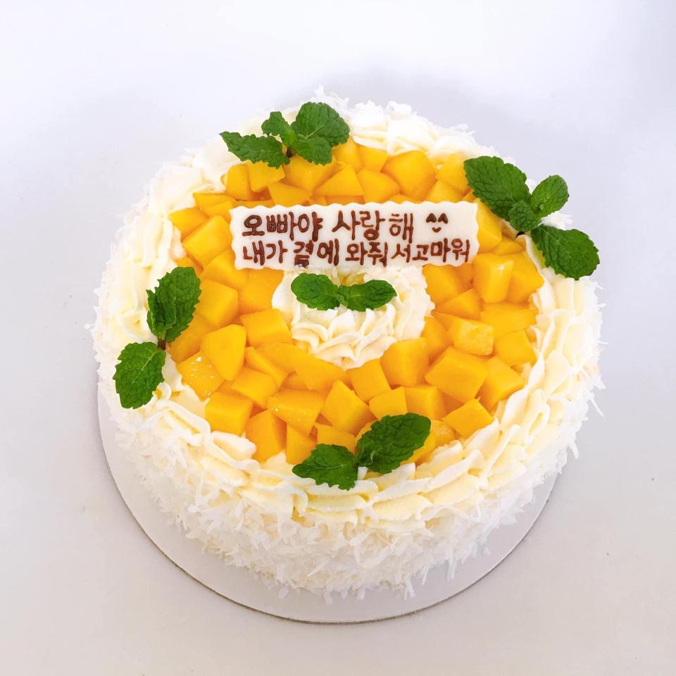 Bánh tròn xoài 18cm kem whipping-duoc-ban-tai-Tiệm Bánh Mai Hương