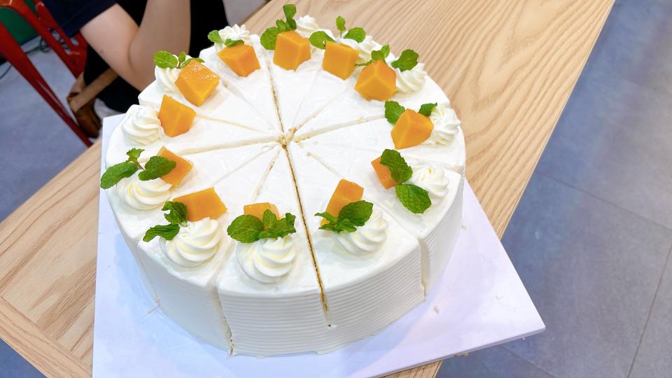 Bánh cắt 30k-duoc-ban-tai-Tiệm Bánh Mai Hương