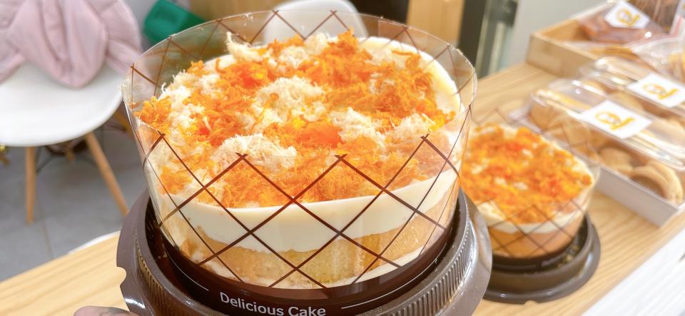 Bông lan trứng muối 16cm -duoc-ban-tai-Tiệm Bánh Mai Hương