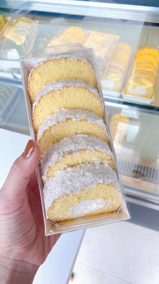 Cuộn vani-duoc-ban-tai-Tiệm Bánh Mai Hương