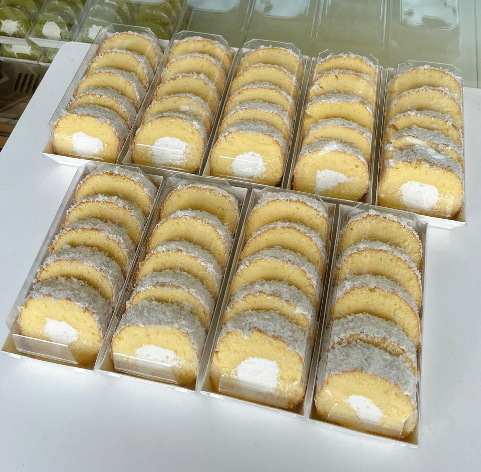 Cuộn vani-duoc-ban-tai-Tiệm Bánh Mai Hương