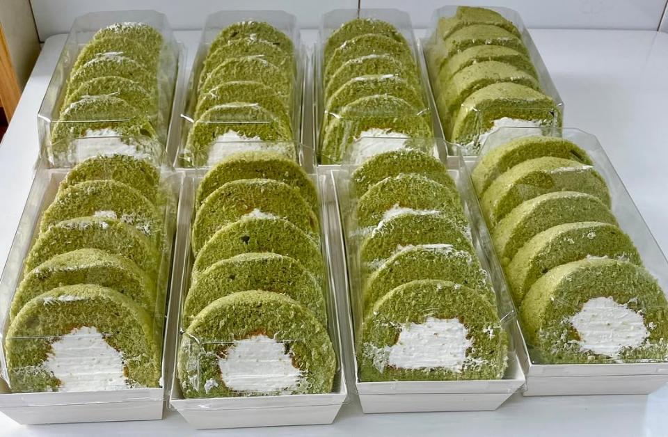 Bánh cuộn trà xanh-duoc-ban-tai-Tiệm Bánh Mai Hương