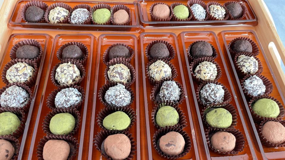 Chocolate truffle 5 viên hộp thường-duoc-ban-tai-Tiệm Bánh Mai Hương