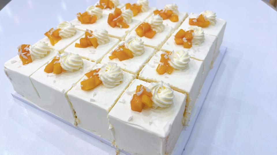 Bánh cắt 15k-duoc-ban-tai-Tiệm Bánh Mai Hương