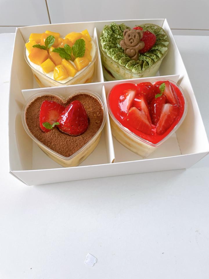 Set  trái tim-duoc-ban-tai-Tiệm Bánh Mai Hương