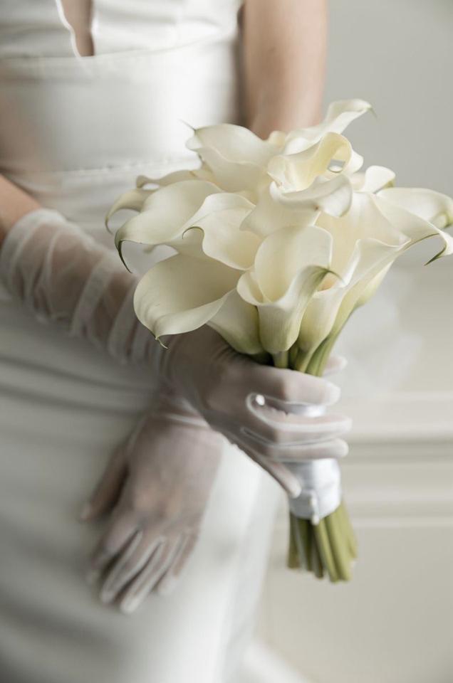 Hoa cưới Rum (Calla Lily)-duoc-ban-tai-Một tiệm hoa