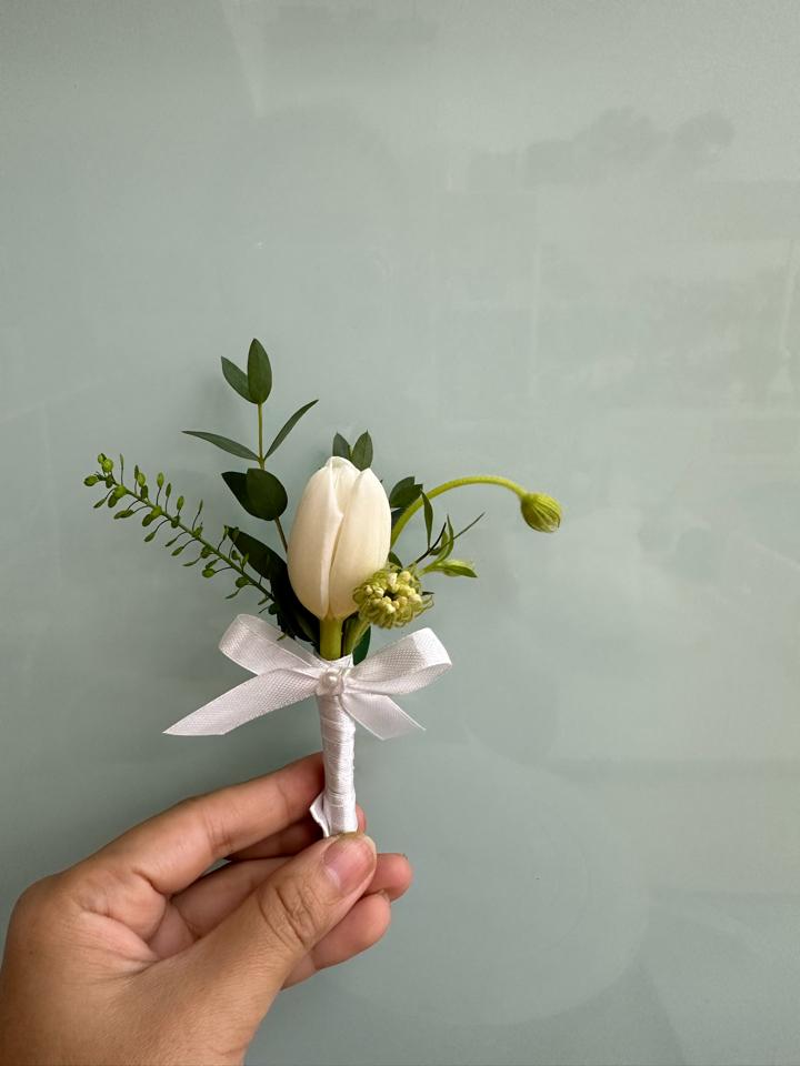 Hoa tulip trắng mix thuý châu-duoc-ban-tai-Một tiệm hoa