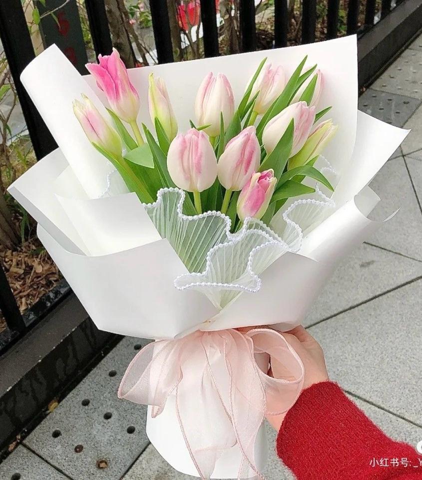 Bó tulip hồng 10 bông-duoc-ban-tai-Một tiệm hoa