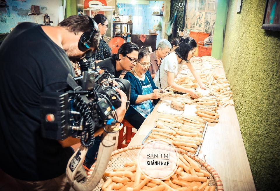 Bánh mì bơ sữa/đường -duoc-ban-tai-Bánh mì cay Khánh Nạp