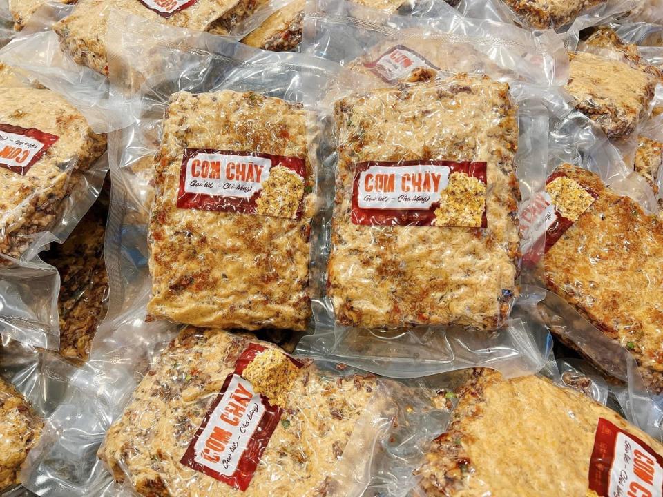 Cơm cháy gạo lứt chà bông-duoc-ban-tai-Tonyfood