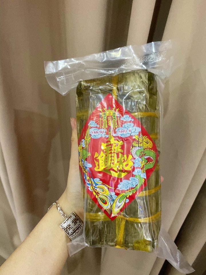 Bánh tét miền tây-duoc-ban-tai-Tonyfood