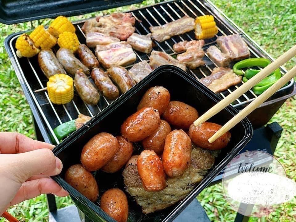 Xúc xích bi-duoc-ban-tai-Tonyfood