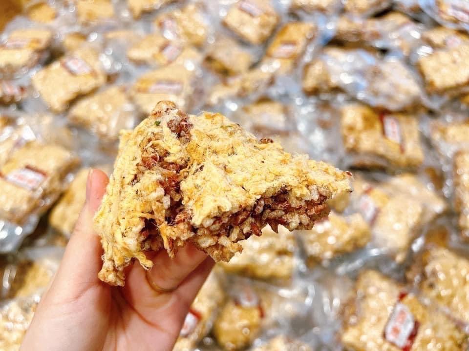 Cơm cháy gạo lứt chà bông-duoc-ban-tai-Tonyfood