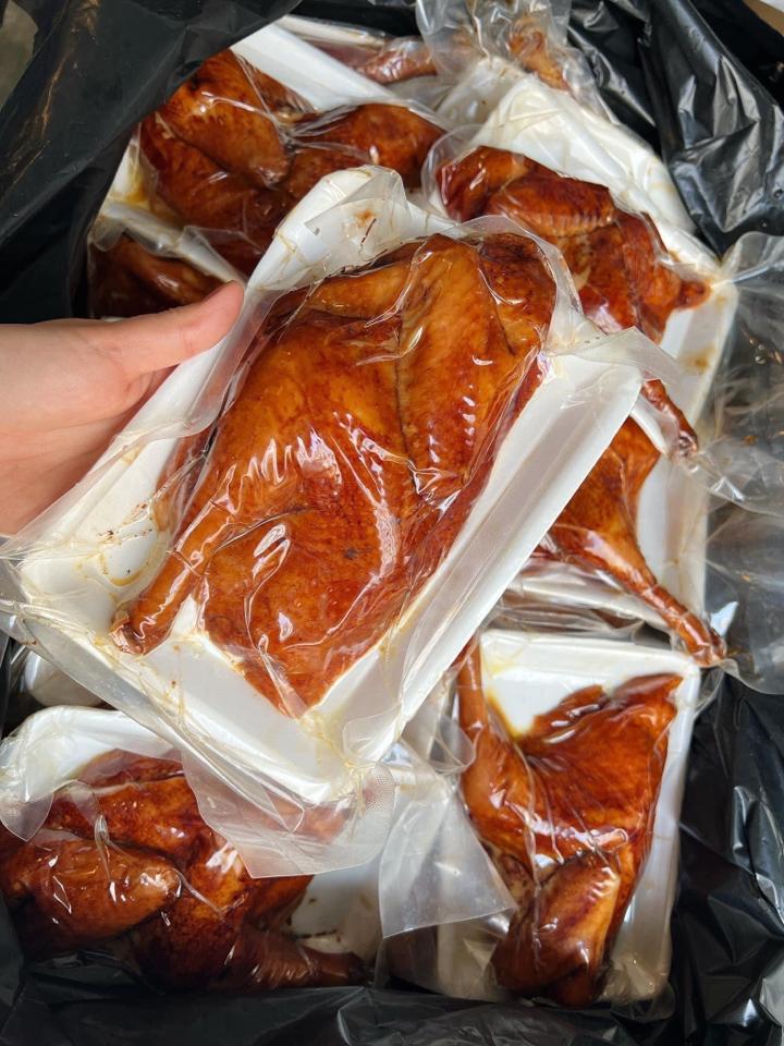 Gà ri ủ muối hun khói-duoc-ban-tai-Tonyfood