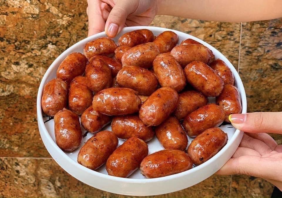 Xúc xích bi-duoc-ban-tai-Tonyfood