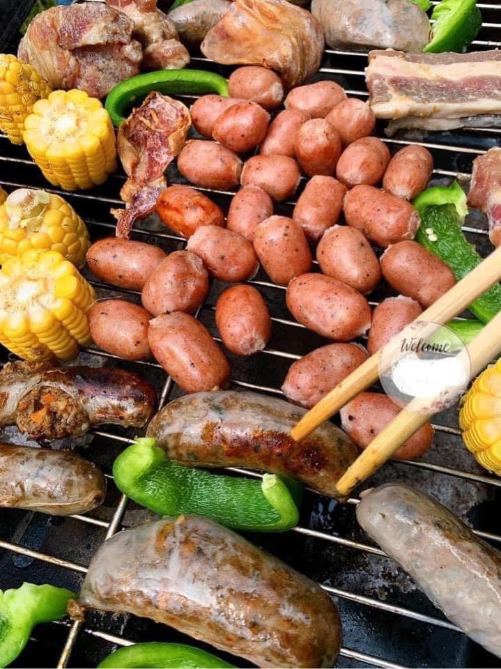 Xúc xích bi-duoc-ban-tai-Tonyfood