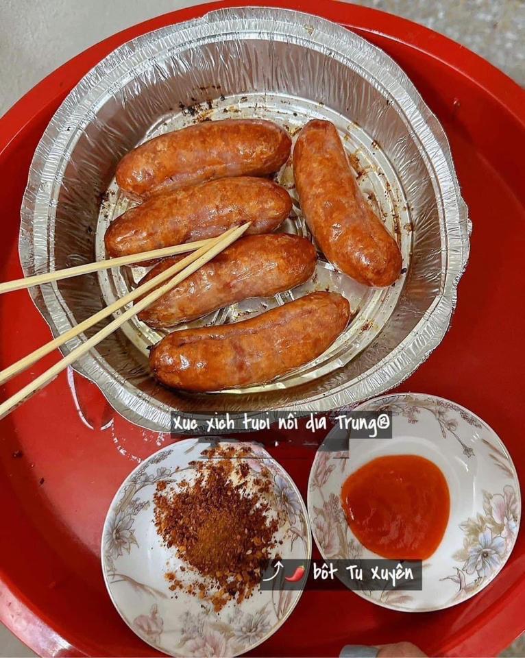 Xúc xích nội địa tặng kèm bột ớt-duoc-ban-tai-Tonyfood