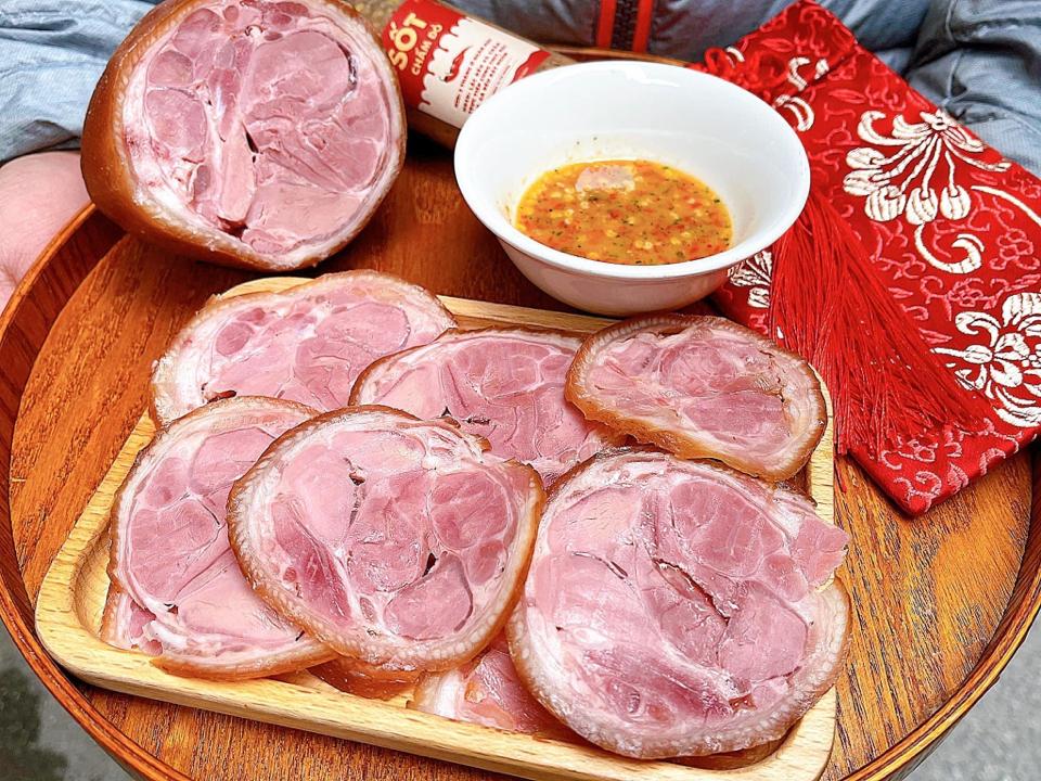 Chân giò hun khói-duoc-ban-tai-Tonyfood