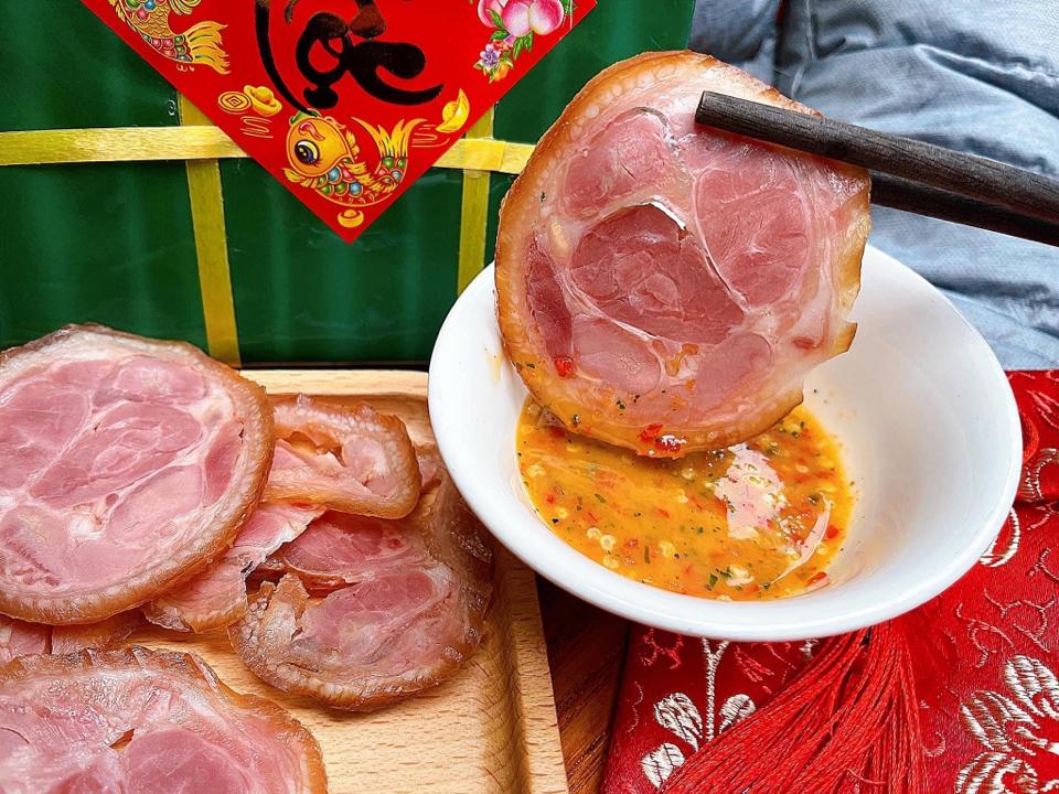 Chân giò hun khói-duoc-ban-tai-Tonyfood