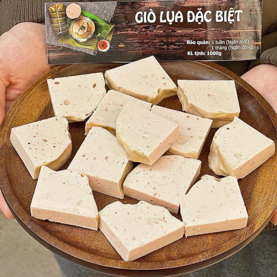 Chả giò lụa-duoc-ban-tai-Tonyfood